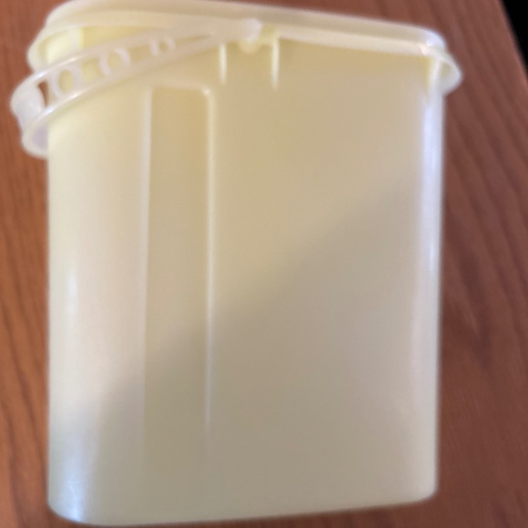 Vintage Tupperware container - Picture 4 of 6